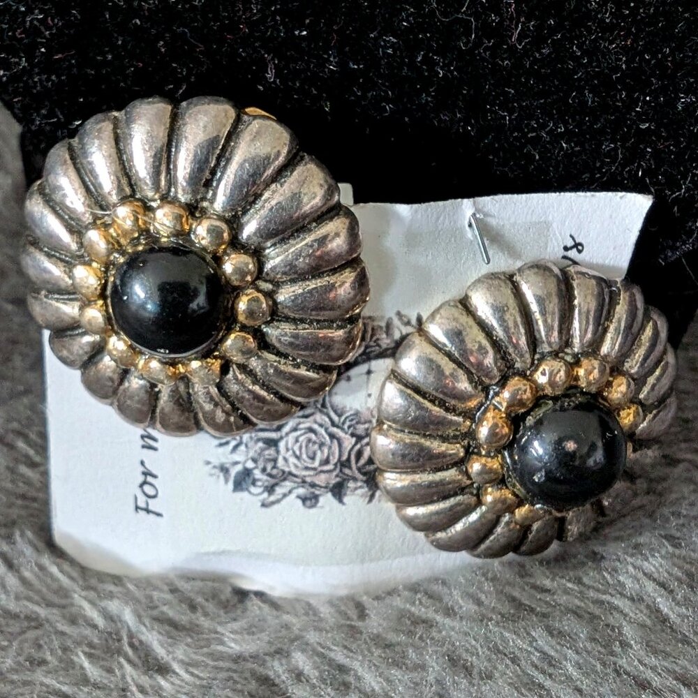 VINTAGE SILVER TONE ROUND WITH ONYX STONE CLIP ON EARRINGS #35